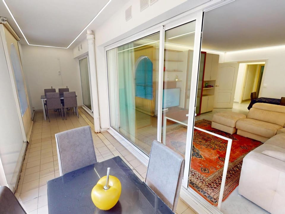 Grand 3P Centre Menton avec Terrasse, Parking et Piscine Apartment in Menton