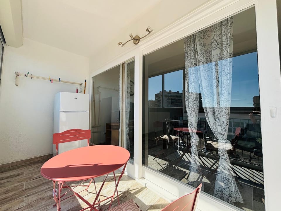 Saint-Cyprien : T2 moderne avec loggia et parking - FR-1-309-506 Apartment in Saint-Cyprien