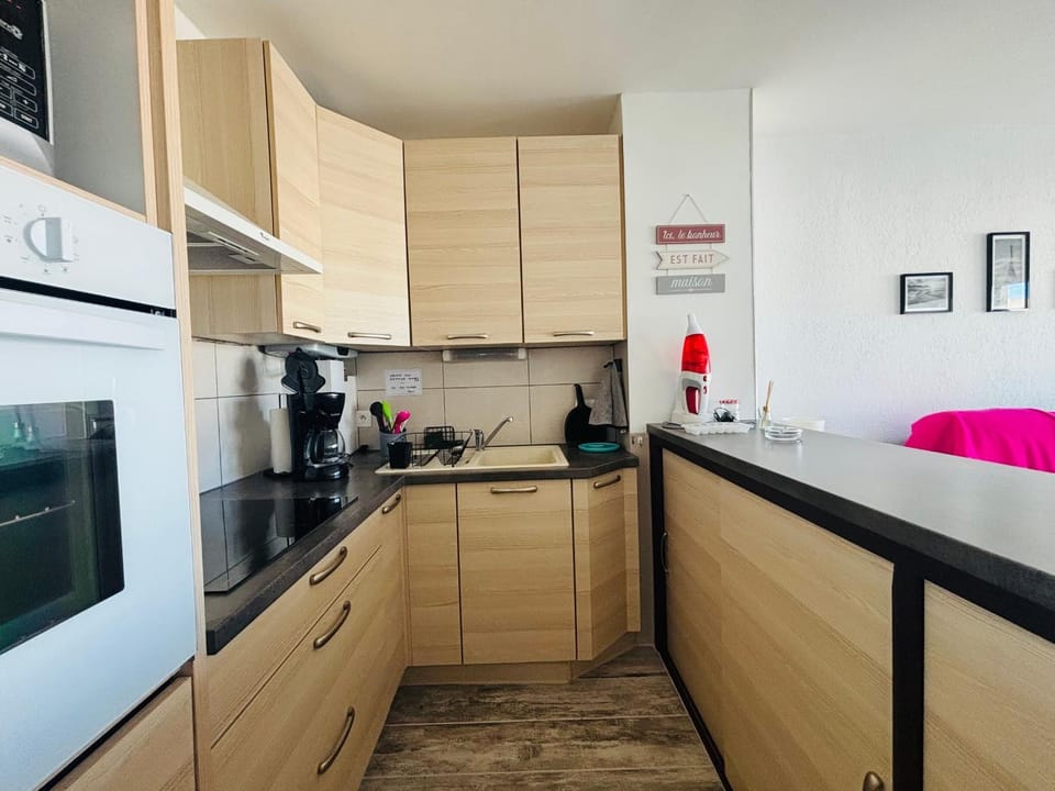 Saint-Cyprien : T2 moderne avec loggia et parking - FR-1-309-506 Apartment in Saint-Cyprien