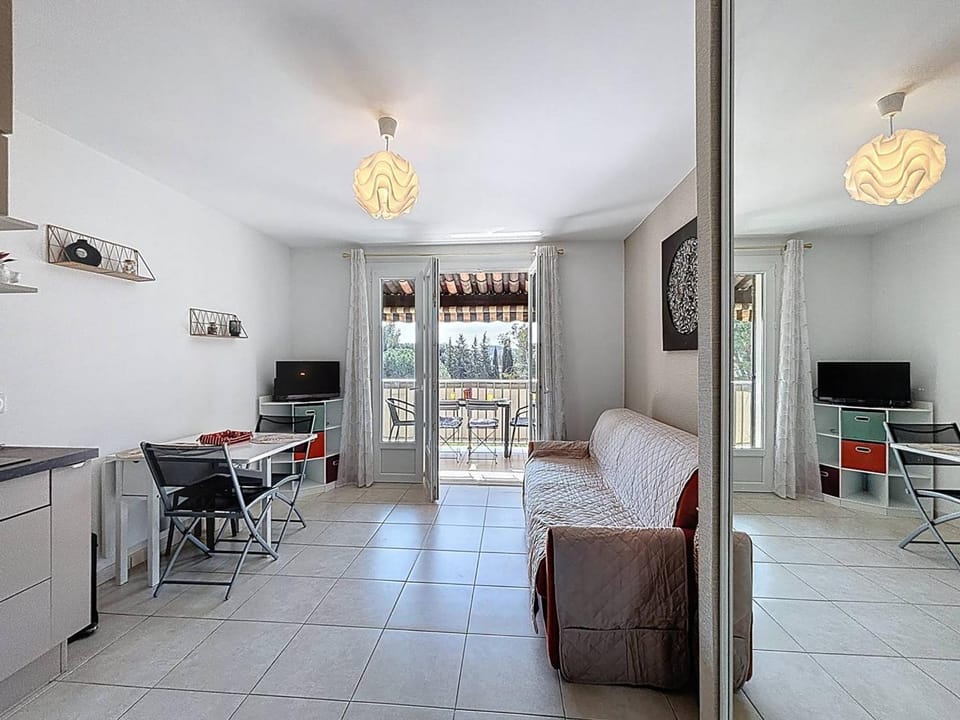 Joli studio avec terrasse et parking proche plage - FR-1-770-46 Apartment in La Cadière-d'Azur
