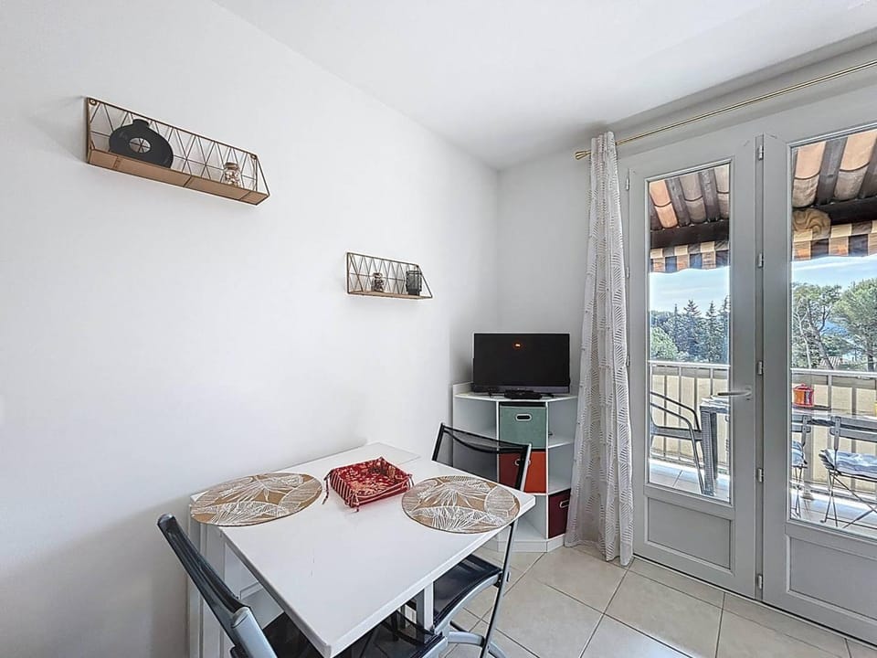 Joli studio avec terrasse et parking proche plage - FR-1-770-46 Apartment in La Cadière-d'Azur