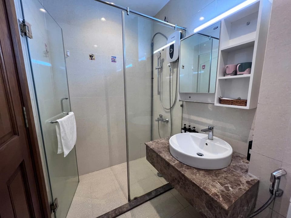 Shower, towels