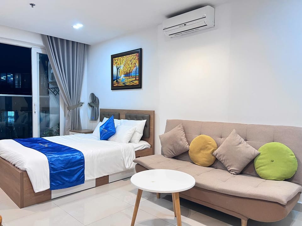 Bed, Living room, Seating area, Bedroom