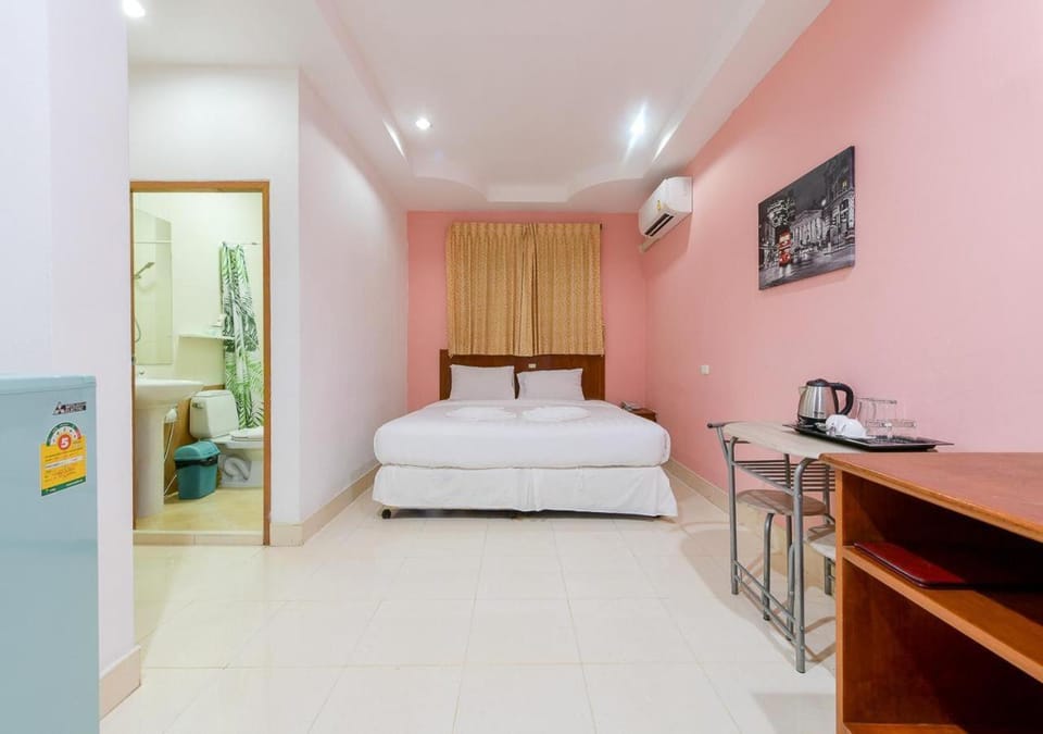Sun and beach hotel Bed and Breakfast in Pattaya City