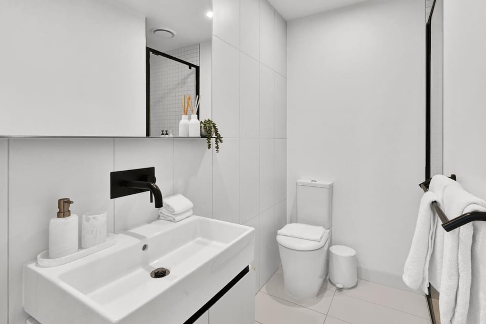 Toilet, Bathroom, towels