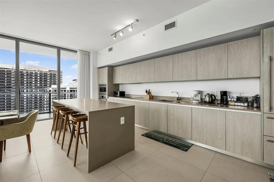 39th Floor Oceanfront Penthouse Hollywood Beach Resort Pool Stunning Views Apartment hotel in Hollywood Beach
