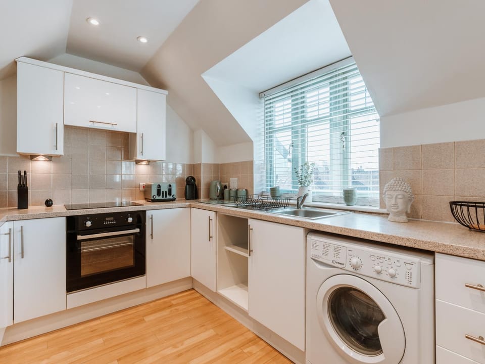 Coffee/tea facilities, Kitchen or kitchenette, oven, toaster, washing machine