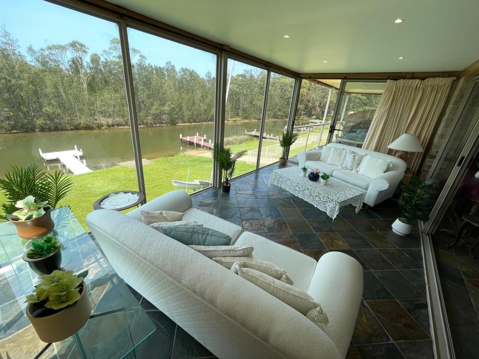 Patio, Natural landscape, Balcony/Terrace, Living room, Seating area, Garden view, Lake view