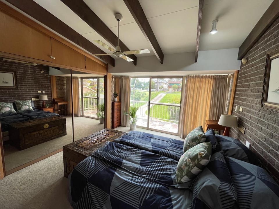 Bed, Natural landscape, TV and multimedia, Balcony/Terrace, Bedroom, Garden view, Garden view, Lake view, Lake view, Breakfast, Breakfast, air conditioner