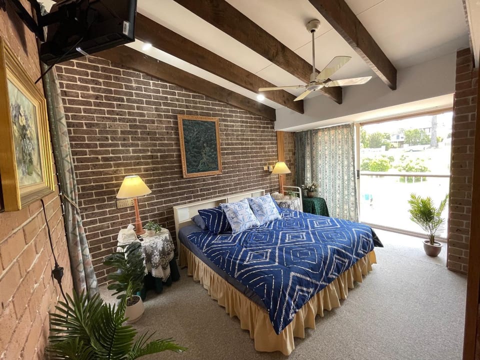 Bed, TV and multimedia, Balcony/Terrace, Bedroom, Garden view, Garden view, Lake view, Breakfast, Breakfast, heating, heating, air conditioner