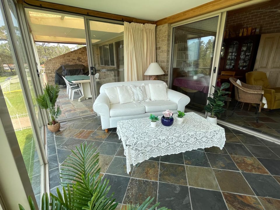 BasinWaterStays Waterfront Jetty - SHARE Home - Brm2 QueenBed room - Shared Bathroom - see Profile & Photos Vacation rental in Saint Georges Basin