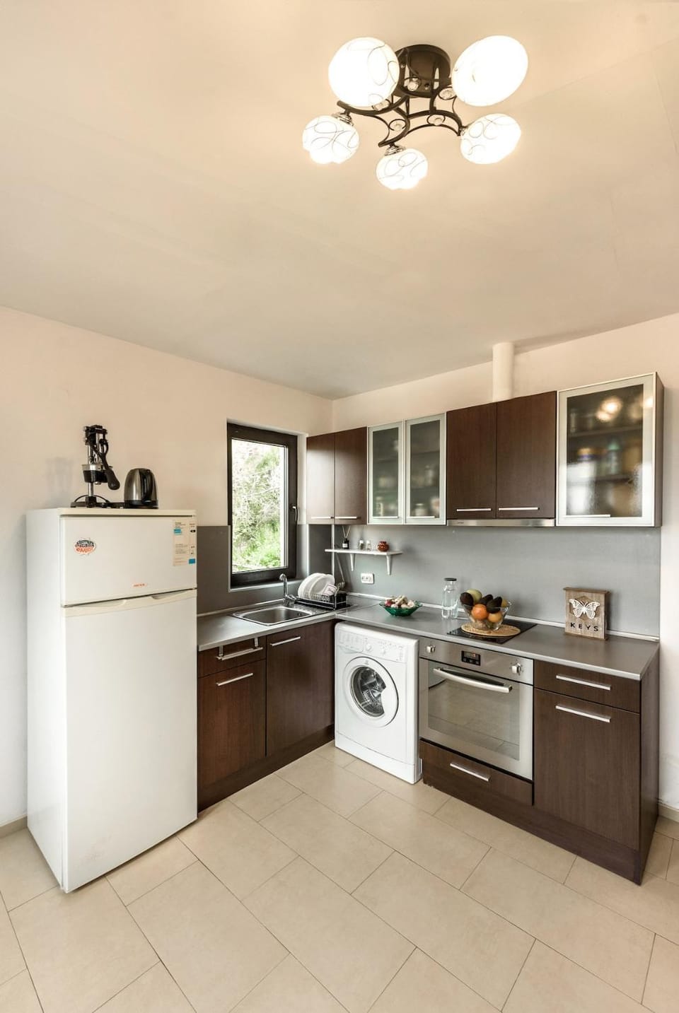 Kitchen or kitchenette, oven