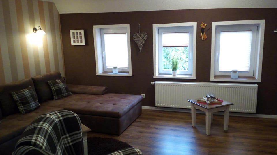 Photo of the whole room, Decorative detail