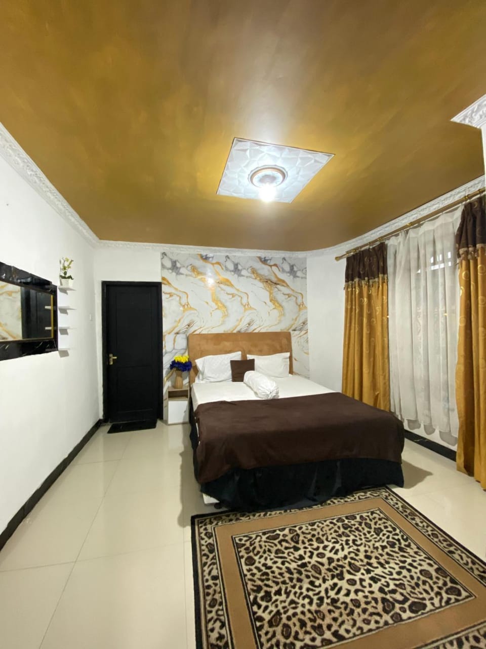 Villa Katry Caramel Bed and Breakfast in Cisarua