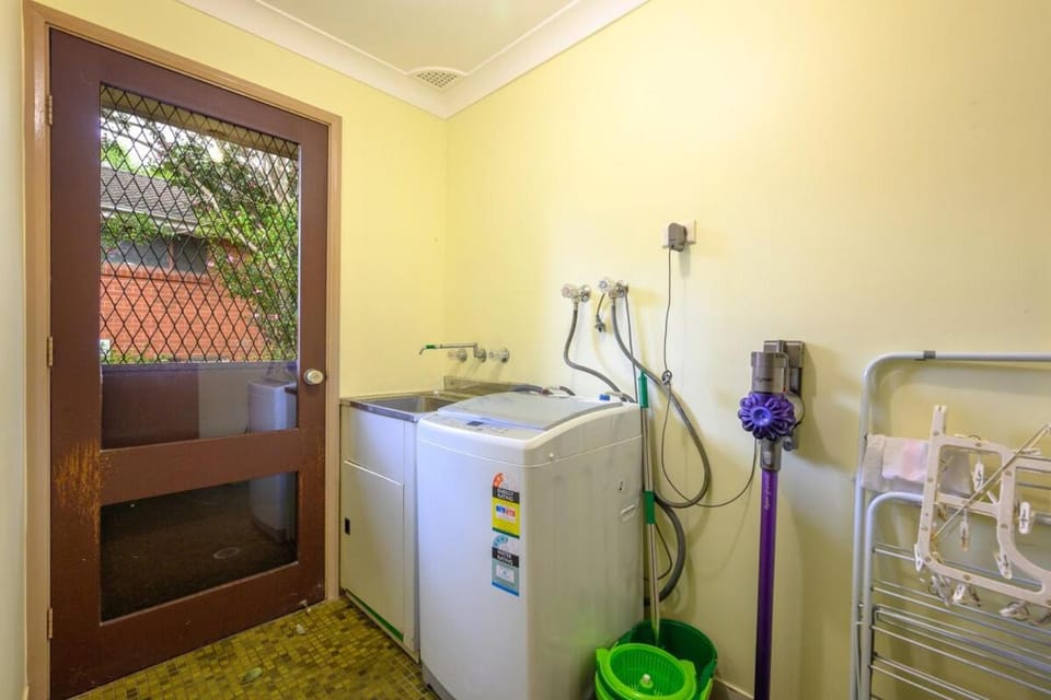 Spacious 4BR Home Quiet Street Great Location House in Sydney