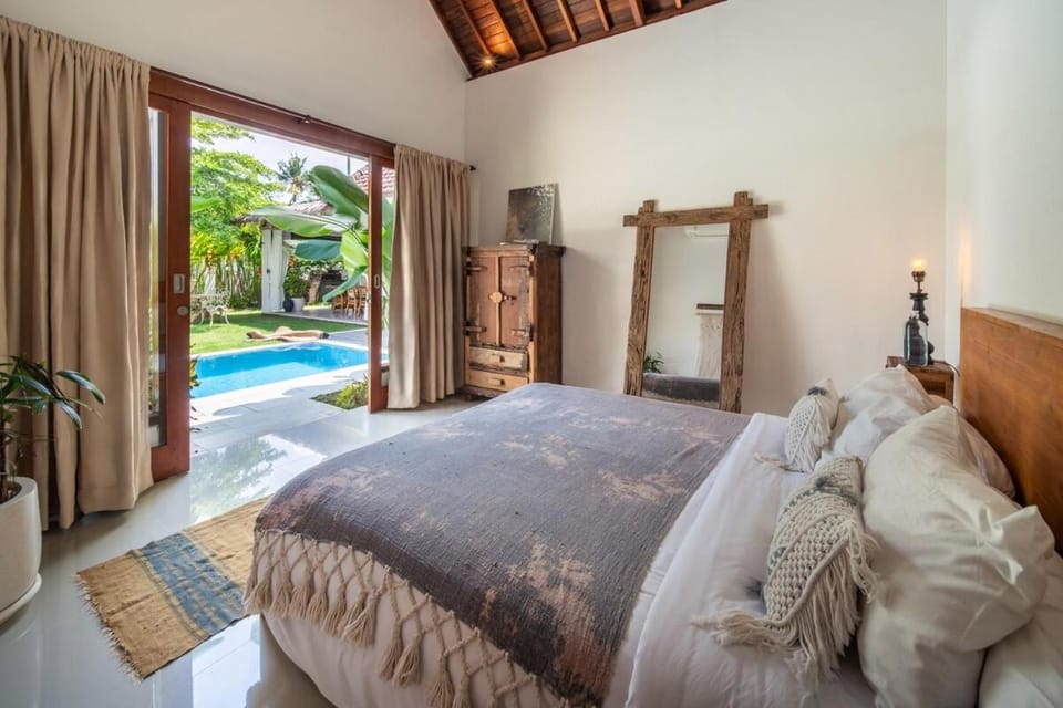 3BR Green Oasis downtown Berawa Canggu Villa in North Kuta