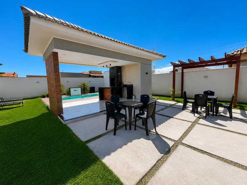 Property building, Day, Pool view, Swimming pool, sunbed