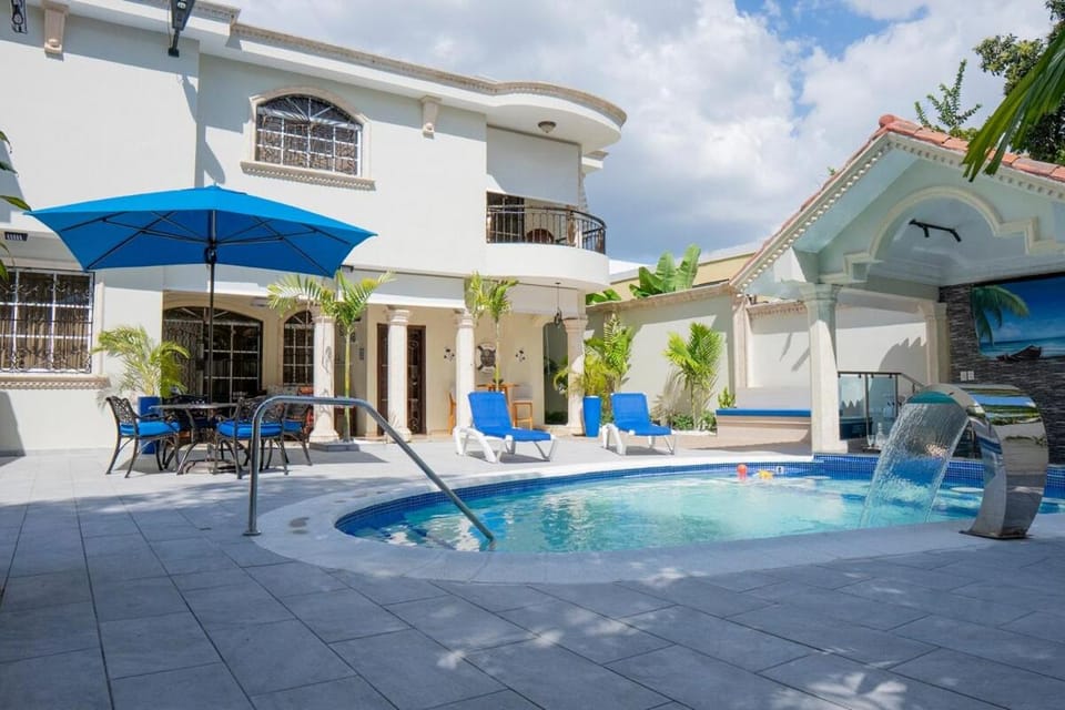 Property building, Patio, Day, Pool view, Swimming pool, sunbed