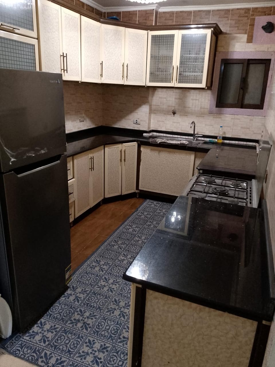 Kitchen or kitchenette, dishwasher, stove