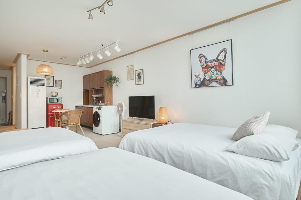 i18 Hongdea city view Best location Apartment in Seoul