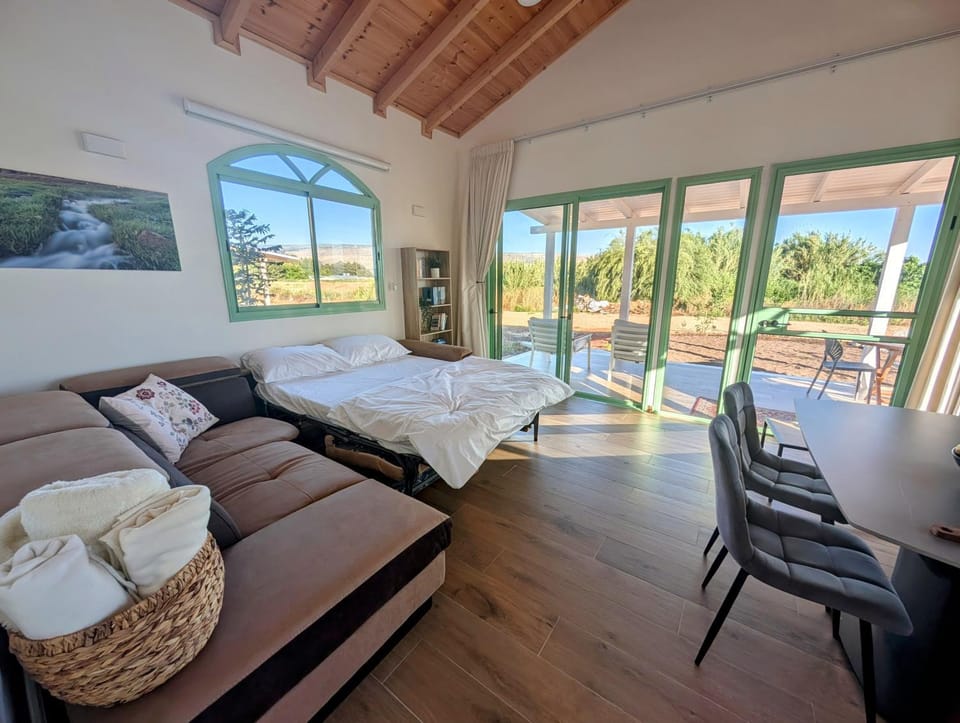 View (from property/room), Balcony/Terrace, Living room, Photo of the whole room, Seating area, sunbed