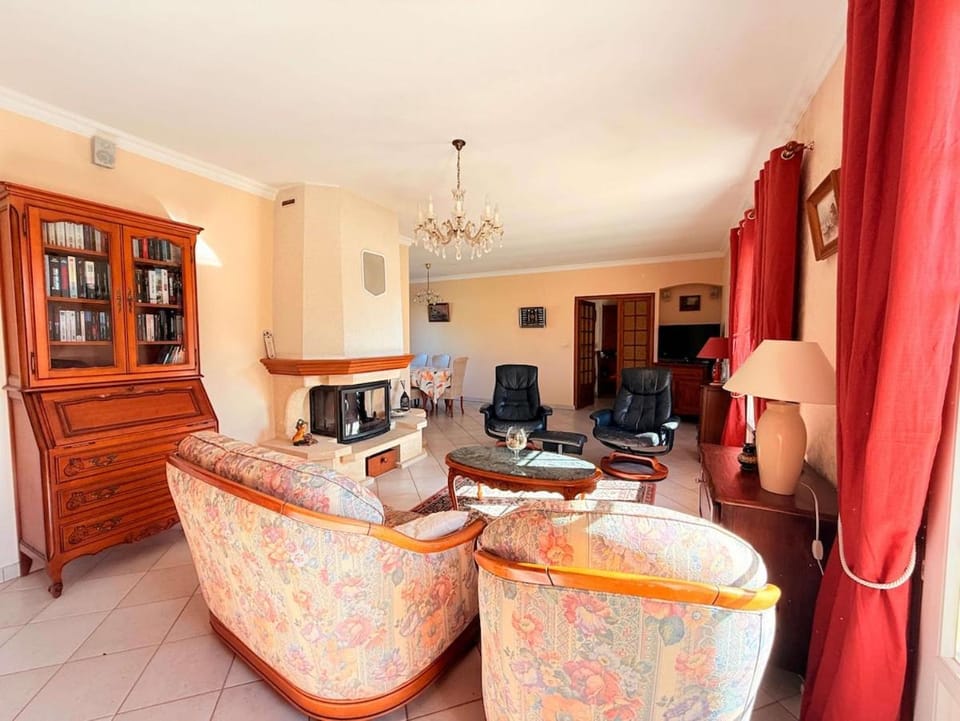 Communal lounge/ TV room, TV and multimedia