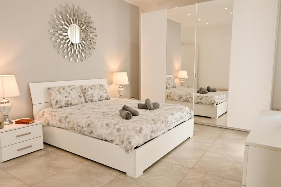 Vue Mer & Jacuzzi - Calme entre Valette et Sliema Apartment in Malta