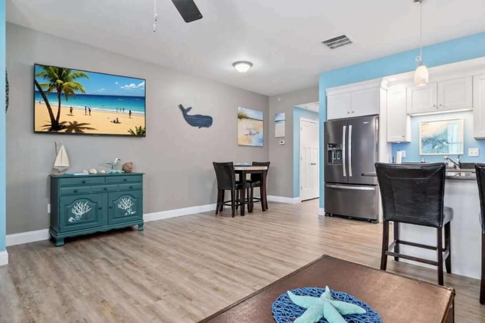 Harbor Hideaway 1 Block to Beach AC House in Hampton Beach