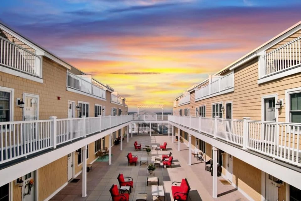 Gone Coastal 1 Block to Beach & Boardwalk AC House in Hampton Beach