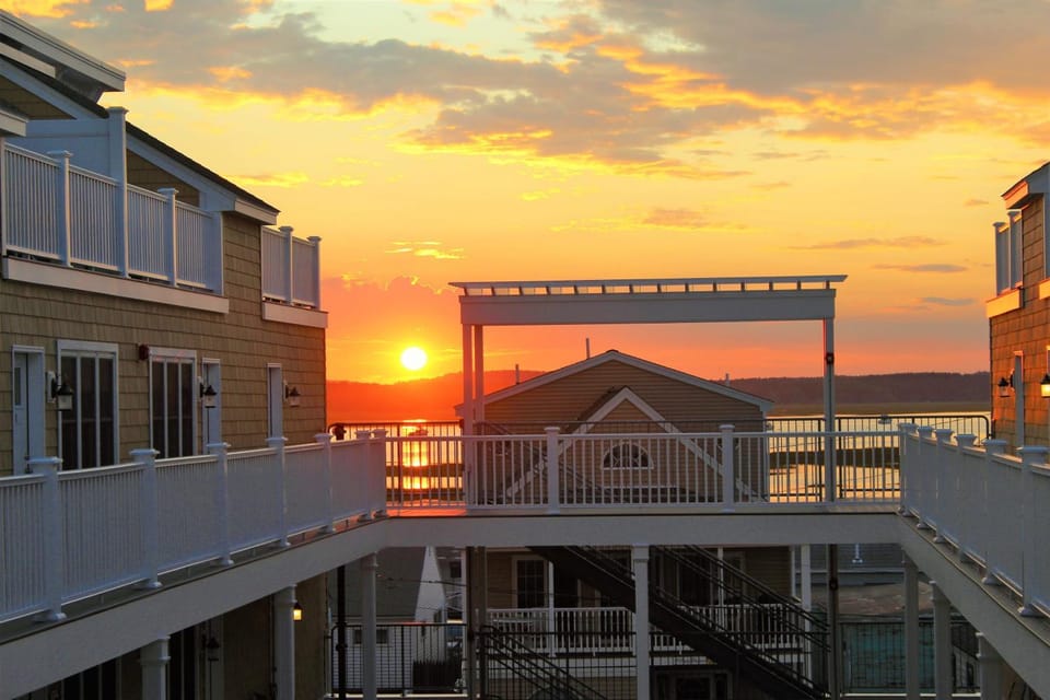Sunset Sanctuary Steps to Beach Marsh Views House in Hampton Beach