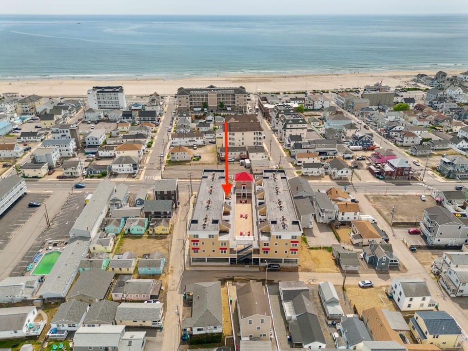 Ashworth Escape Balcony Steps to Beach AC House in Hampton Beach