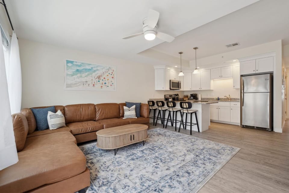 Ashworth Escape Balcony Steps to Beach AC House in Hampton Beach