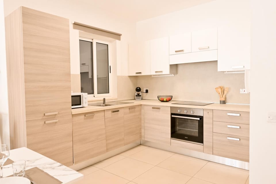 Balluta Bay Escape - St Julian's - Beach Apartment in Saint Julians