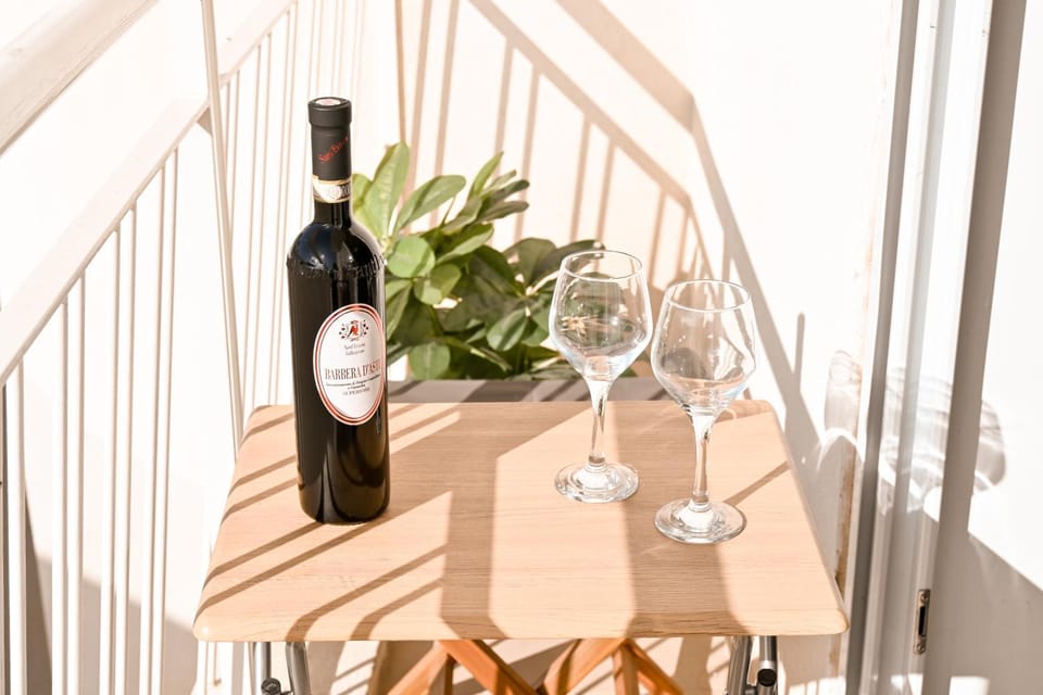 Balluta Bay Escape - St Julian's - Beach Apartment in Saint Julians