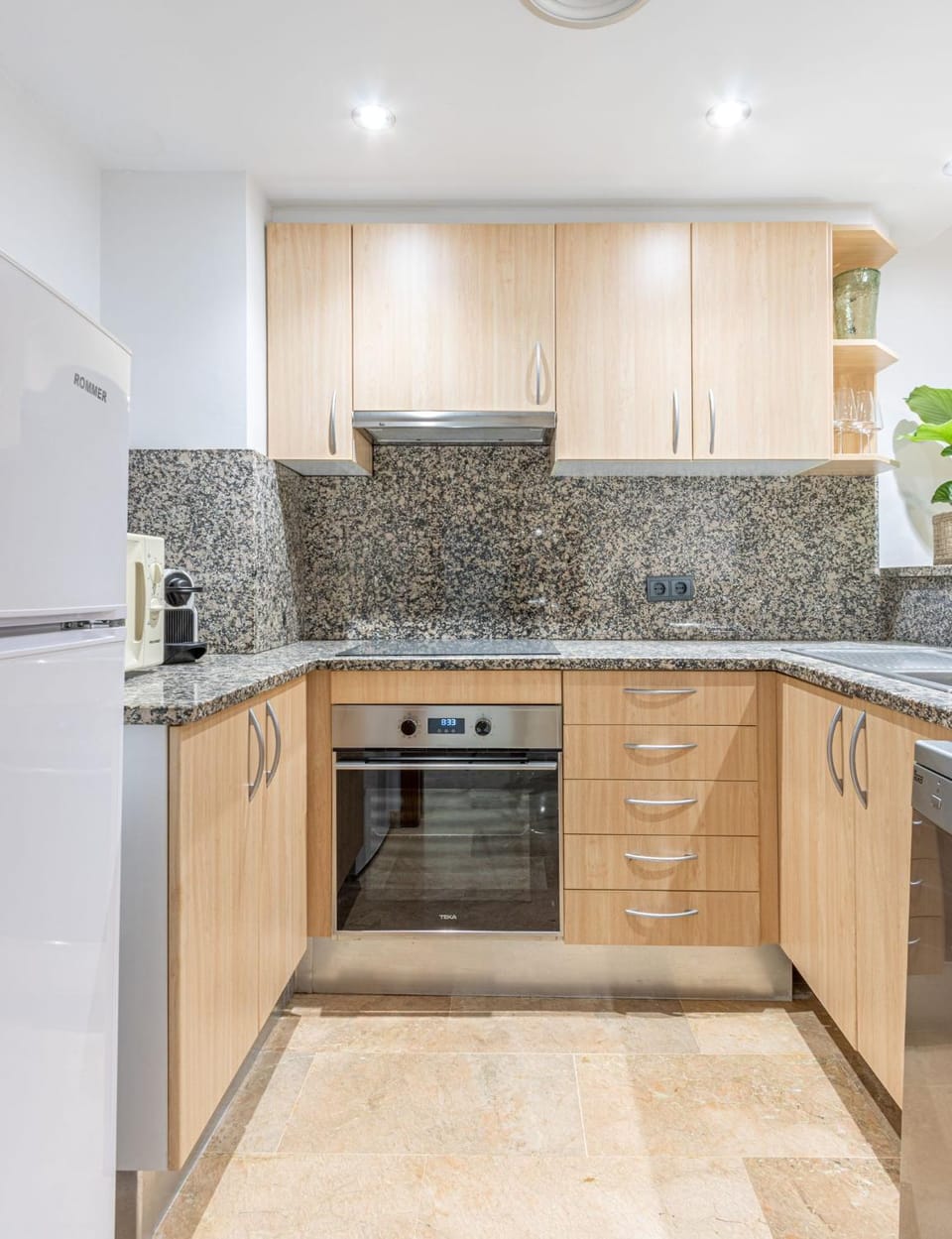 Kitchen or kitchenette, dishwasher, stove