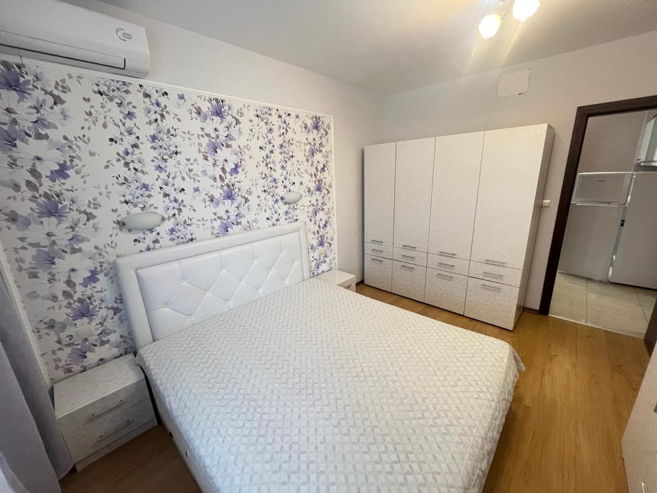 Bed, Photo of the whole room, Bedroom, wardrobe, air conditioner