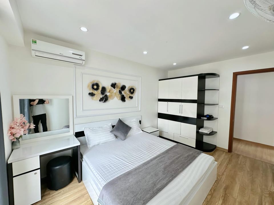 Bed, Photo of the whole room, Bedroom, air conditioner