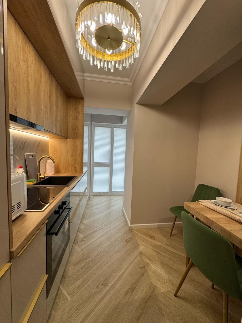 Coffee/tea facilities, Kitchen or kitchenette, oven, stove