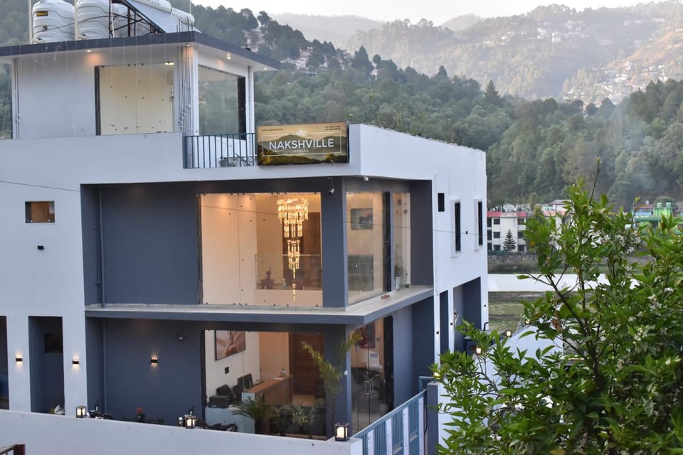 Property building, View (from property/room)