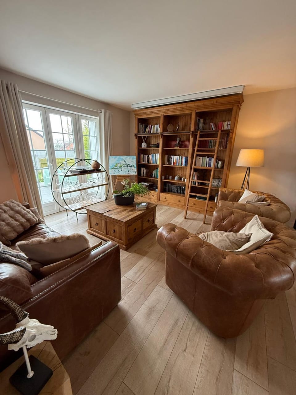 Library, Living room, Seating area