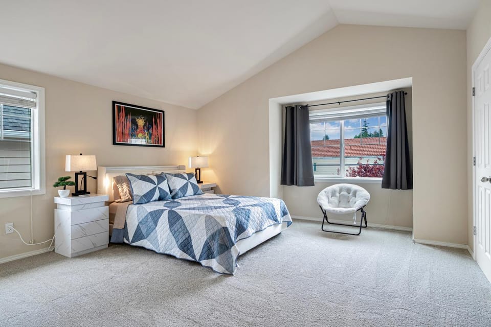 Bed, Photo of the whole room, Bedroom