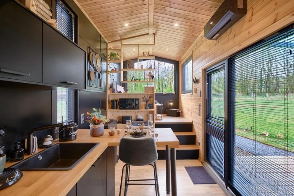 Coffee/tea facilities, Kitchen or kitchenette, Seating area, Dining area, minibar, oven