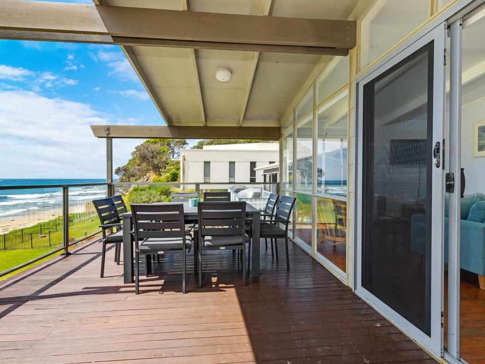 Property building, Patio, Natural landscape, Balcony/Terrace, Balcony/Terrace, Sea view
