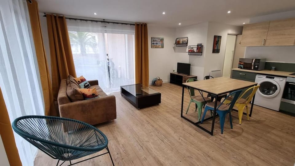 Living room, Dining area, dishwasher, oven, stove, washing machine, dryer