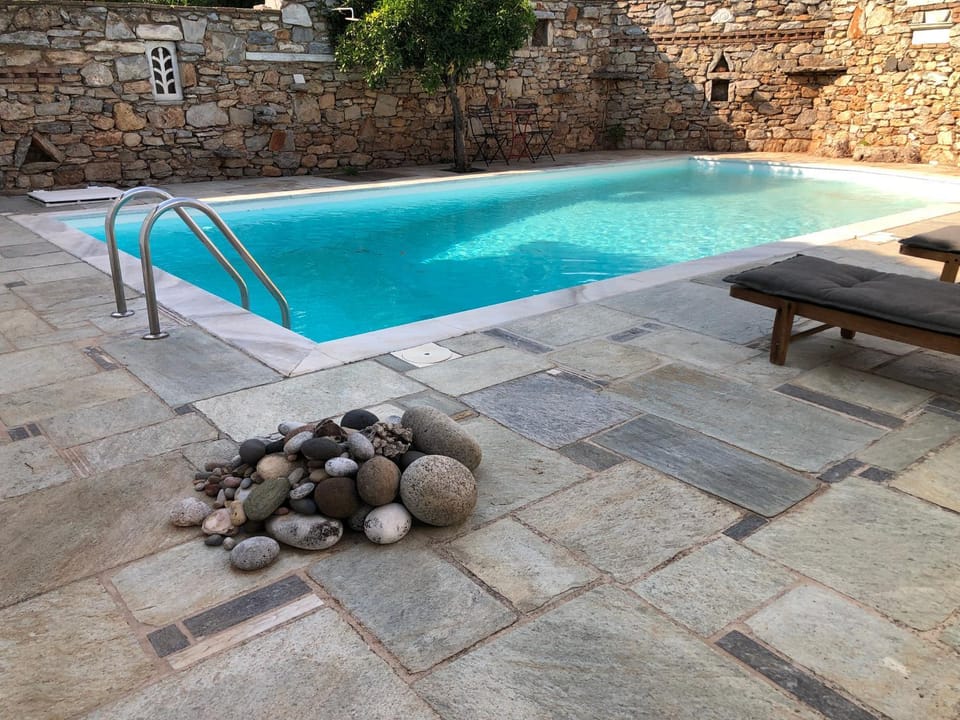 Swimming pool, sunbed