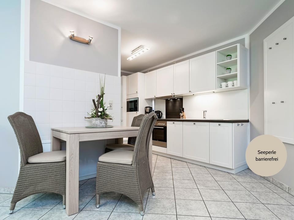 Kitchen or kitchenette, Living room, Seating area, Dining area