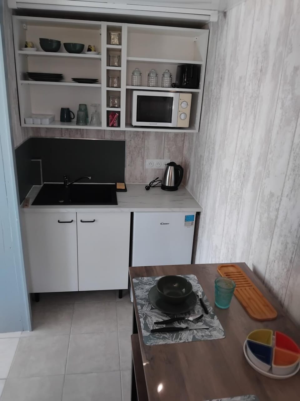 Kitchen or kitchenette, Internal: Not applicable to any particular room