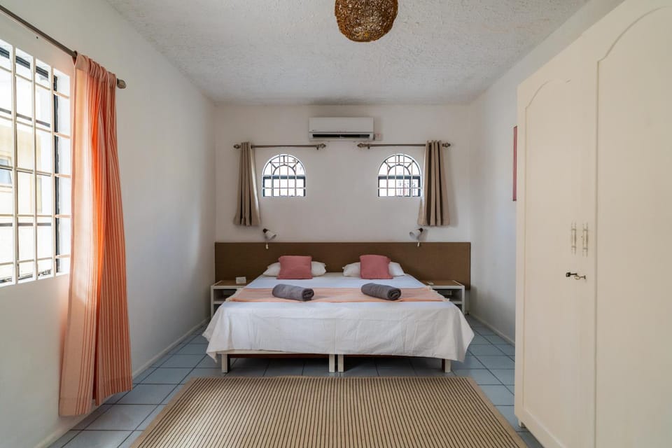 Mont Choisy Lodge 7 Rooms, Large Pool, 2 Min Walk to Beach House in Trou-aux-Biches