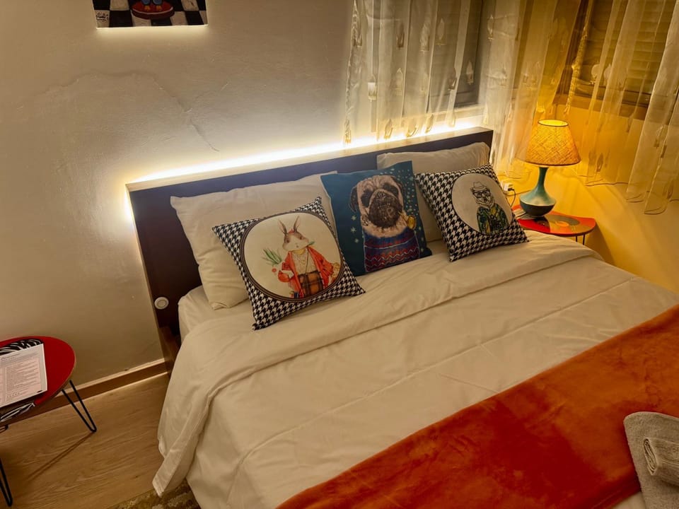 Bed, Photo of the whole room, Bedroom