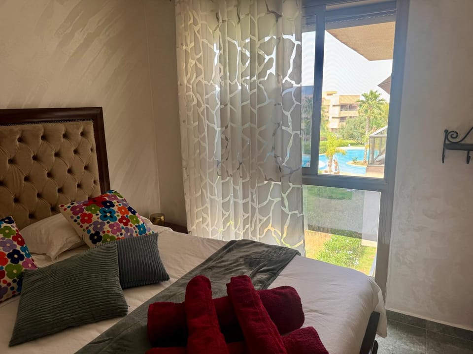 Bed, Photo of the whole room, Pool view